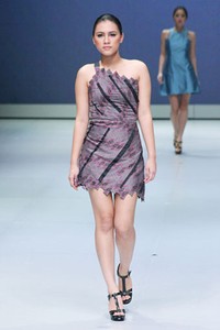 Jakarta, Indonesia - 16 Februari. Martha Ellen Introducing a New Line in Ikat. Indonesia Fashion Week 2013 at Jakarta Convention Center. 16 Februari 2013. Senayan. Jakarta. [Foto: Mohammad Abduh/Wolipop]