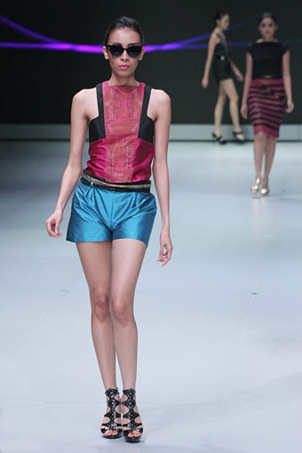 Jakarta, Indonesia - 16 Februari. Martha Ellen Introducing a New Line in Ikat. Indonesia Fashion Week 2013 at Jakarta Convention Center. 16 Februari 2013. Senayan. Jakarta. [Foto: Mohammad Abduh/Wolipop]