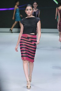 Jakarta, Indonesia - 16 Februari. Martha Ellen Introducing a New Line in Ikat. Indonesia Fashion Week 2013 at Jakarta Convention Center. 16 Februari 2013. Senayan. Jakarta. [Foto: Mohammad Abduh/Wolipop]