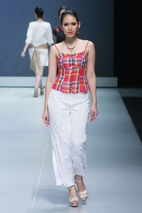 Jakarta, Indonesia - 16 Februari. Indische by Riri Rengganis. Indonesia Fashion Week 2013 at Jakarta Convention Center. 16 Februari 2013. Senayan. Jakarta. [Foto: Mohammad Abduh/Wolipop]