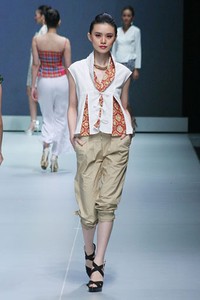 Jakarta, Indonesia - 16 Februari. Indische by Riri Rengganis. Indonesia Fashion Week 2013 at Jakarta Convention Center. 16 Februari 2013. Senayan. Jakarta. [Foto: Mohammad Abduh/Wolipop]