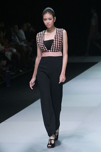 Jakarta, Indonesia - 16 Februari. Tertia Enda Forbidden. Indonesia Fashion Week 2013 at Jakarta Convention Center. 16 Februari 2013. Senayan. Jakarta. [Foto: Mohammad Abduh/Wolipop]