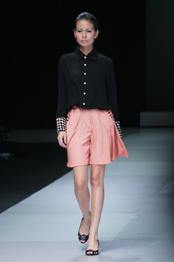 Jakarta, Indonesia - 16 Februari. Tertia Enda Forbidden. Indonesia Fashion Week 2013 at Jakarta Convention Center. 16 Februari 2013. Senayan. Jakarta. [Foto: Mohammad Abduh/Wolipop]