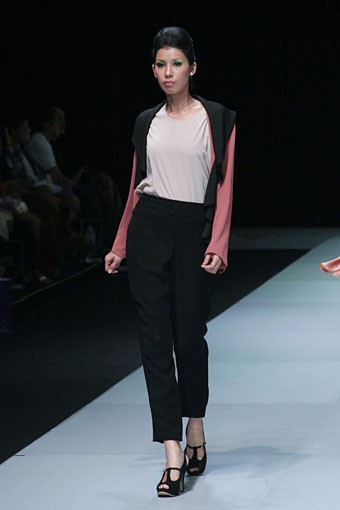 Jakarta, Indonesia - 16 Februari. Tertia Enda Forbidden. Indonesia Fashion Week 2013 at Jakarta Convention Center. 16 Februari 2013. Senayan. Jakarta. [Foto: Mohammad Abduh/Wolipop]