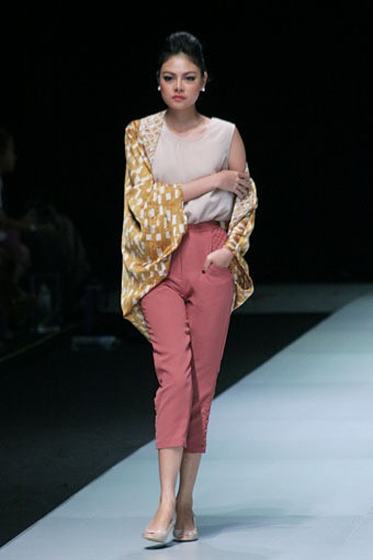 Jakarta, Indonesia - 16 Februari. Tertia Enda Forbidden. Indonesia Fashion Week 2013 at Jakarta Convention Center. 16 Februari 2013. Senayan. Jakarta. [Foto: Mohammad Abduh/Wolipop]