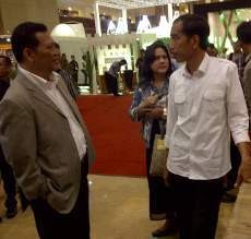 Liburan, Jokowi dan Istri Kunjungi Pameran Kerajinan Furniture