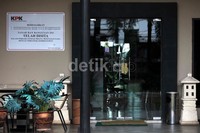 Salon itu dikelola Mahdiana sejak dua tahun lalu.