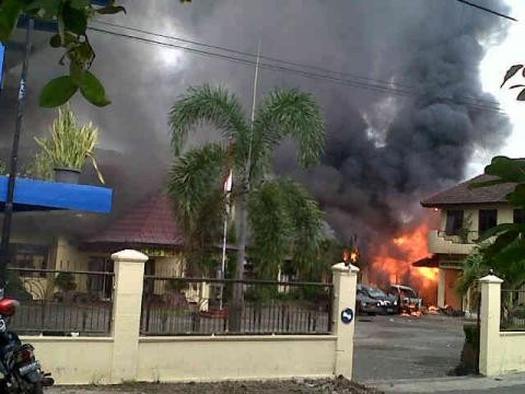 Kapolri Serahkan Urusan Kasus Pembakaran Mapolres OKU ke TNI