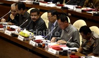 Menkeu Agus Martowardojo juga hadir dalam rapat tersebut.