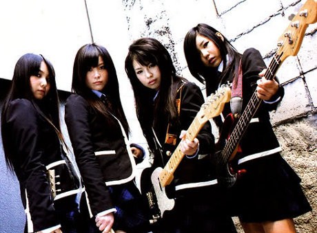 Fasih Berbahasa Indonesia, Scandal Bikin Heboh di Konser Perdananya