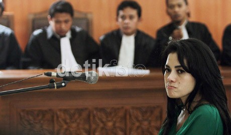 Ulang Tahun, Nikita Mirzani Rayakan Bersama Anak Panti Asuhan