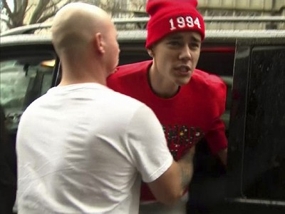 Justin Bieber Berantem dengan Fotografer