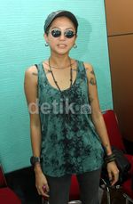 Poppy Sovia Pamer Tato