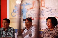 Olah raga yang mempertandingkan tiga cabang olahraga, renang, sepeda dan lari itu memperebutkan total hadiah sebesar USD 150.000.