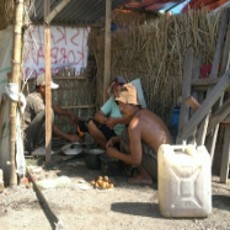 Nelangsanya Korban Lumpur, Tidur di Atas Tanggul dan Makan Bekicot