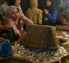 Harga Bawang Putih Selangit, Mlijo Tak Mampu Kulakan