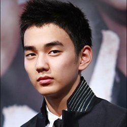 Gantengnya Yoo Seung Ho Berseragam Tentara