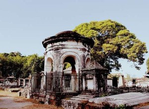 Ada Kembaran Taman Prasasti Jakarta di Surabaya