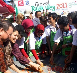 Yang Unik di Surabaya, Festival Rujak Uleg!