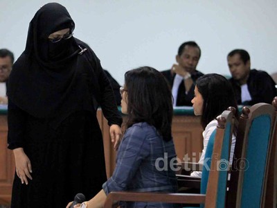 Yulianis Cs Beberkan Korupsi Proyek UNJ