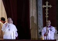 Paus baru yang terpilih ini menggantikan Benediktus XVI sebagai pemimpin 1,2 miliar umat Katolik se-dunia. Paus yang baru terpilih ini merupakan Paus ke-266 dalam 2.000 tahun sejarah Gereja Katolik. Reuters/Max Rossi