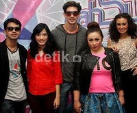 5 Duet Melly Goeslaw Paling Populer