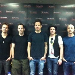 Tampil di Indonesia Lagi, Simple Plan Akan Nyanyikan Iwak Peyek