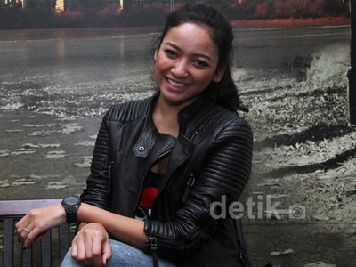 Agni Pratistha, Si Gadis Penyayang