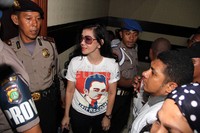 Sebelum sidang dimulai, Amy pun sempat tak diperbolehkan masuk ke ruang sidang.