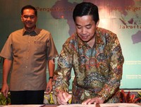 Untuk memudahkan eksportir, Bank Mandiri memberikan nilai lebih dengan solusi dalam bentuk paket guna meningkatkan kelancaran arus dana, dokumen/informasi dan arus barang.