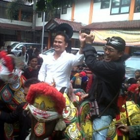 Dua Pasangan Independen Diantar Pendukung Mendaftar ke KPU