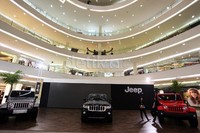 Mobil tersebut diperkuat dengan mesin 3.6 L V6 DOHC berdaya 285 Hp dan torsi puncak 350 Nm yang dipadukan dengan transmisi 5 percepatan otomatis yang menggerakkan roda depan dan belakang.
