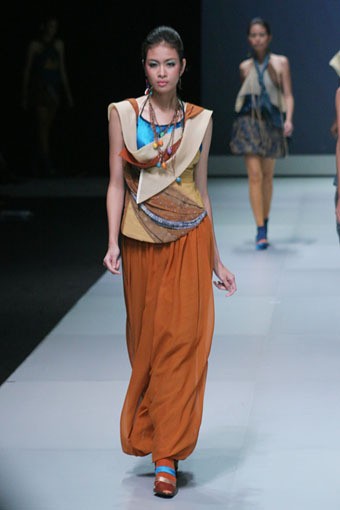 Jakarta, Indonesia - 16 Februari. Dandy T Hidayat Parasrani. Indonesia Fashion Week 2013 at Jakarta Convention Center. 16 Februari 2013. Senayan. Jakarta. [Foto: Mohammad Abduh/Wolipop]