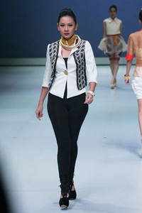 Jakarta, Indonesia - 16 Februari. Dessy Natalia Hello, Young Java!. Indonesia Fashion Week 2013 at Jakarta Convention Center. 16 Februari 2013. Senayan. Jakarta. [Foto: Mohammad Abduh/Wolipop]