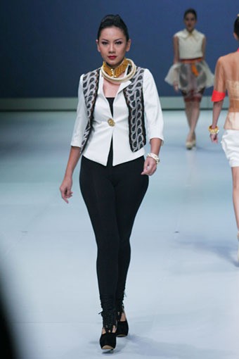 Jakarta, Indonesia - 16 Februari. Dessy Natalia Hello, Young Java!. Indonesia Fashion Week 2013 at Jakarta Convention Center. 16 Februari 2013. Senayan. Jakarta. [Foto: Mohammad Abduh/Wolipop]