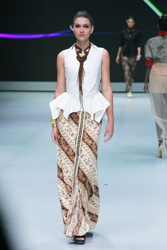 Jakarta, Indonesia - 16 Februari. Dessy Natalia Hello, Young Java!. Indonesia Fashion Week 2013 at Jakarta Convention Center. 16 Februari 2013. Senayan. Jakarta. [Foto: Mohammad Abduh/Wolipop]