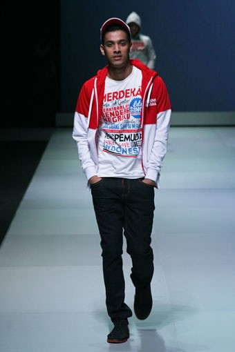 Jakarta, Indonesia - 16 Februari. Damn! I Love Indonesia by Daniel Mananta Pop Patriotic. Indonesia Fashion Week 2013 at Jakarta Convention Center. 16 Februari 2013. Senayan. Jakarta. [Foto: Mohammad Abduh/Wolipop]