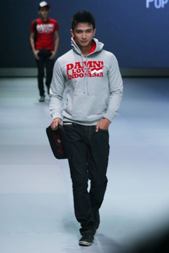 Jakarta, Indonesia - 16 Februari. Damn! I Love Indonesia by Daniel Mananta Pop Patriotic. Indonesia Fashion Week 2013 at Jakarta Convention Center. 16 Februari 2013. Senayan. Jakarta. [Foto: Mohammad Abduh/Wolipop]