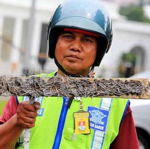 5 Kg Ranjau Paku Bertebaran dari Flyover Roxy Hingga Istana Merdeka