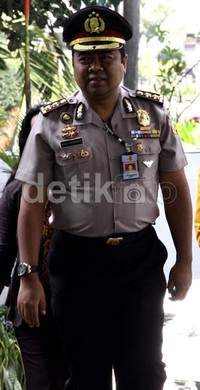 AKBP Teddy Rusmawan tiba di gedung KPK, Jakarta, sekitar pukul 10.00 WIB. Ramses/detikFoto.