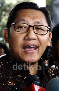 Menurut Anas, dia tidak mengetahui apa yang diinginkan KPK dari pemeriksaannya ini. Dia mengaku tidak tahu menahu mengenai pengadaan Simulator SIM di Polri.