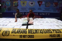 Barang haram tersebut diselundupkan dari Belanda.