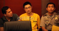 Setelah tertangkap, Alanshia alias A Liong membeberkan motifnya memutilasi Tonny Arifin Djonim. Ternyata pembunuhan itu dipicu oleh urusan utang judi bola Rp 200 juta.