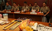 Polisi juga menunjukan sejumlah barang bukti kasus ini, salah satunya adalah gergaji.
