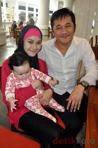 5 Selebriti Muda Penyandang Status Hot Mom