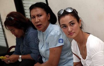 Atiqah Hasiholan & Ratna Sarumpaet: Like Mother, Like Daughter