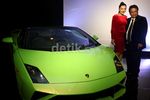 Ashanty Berpose di Atas Lamborghini