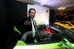 Ashanty Berpose di Atas Lamborghini