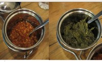 Yang memikat justru sambal mercon. Wah, sambal rawit merah tanpa terasi ini memang pedasnya nendang menyengat seperti mercon. Cocok jadi pendamping bebek goreng yang yang gurih renyah.