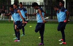 Beberapa pemain Timnas melakukan latihan di Lapangan Timnas Senayan, Jakarta, Jumat (15/03) sore. Ke-14 pemain yang dicoret Blanco adalah Syamsidar, Zulham Zamrun, Hamka Hamzah, Ahmad Bustomi, Zulkifli Syukur, Ponaryo Astaman, Tantan, Boaz Solossa, Riccardo Salampessy, Immanuel Wanggai, Ferinando Pahabol, Patrich Wanggai, Ian Louis Kabes, dan Ruben Sanadi.